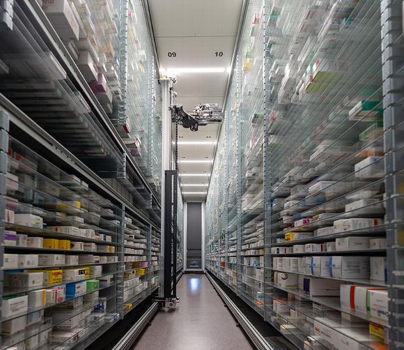 pharmaceutical cold room using automatized collection robots